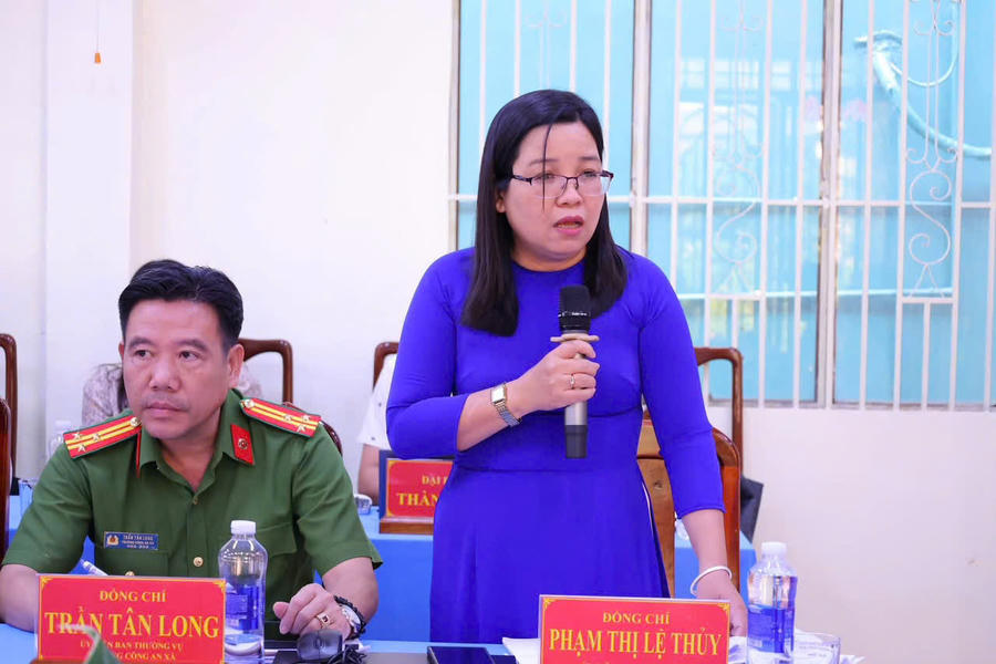 Đại biểu phát biểu ý kiến.
