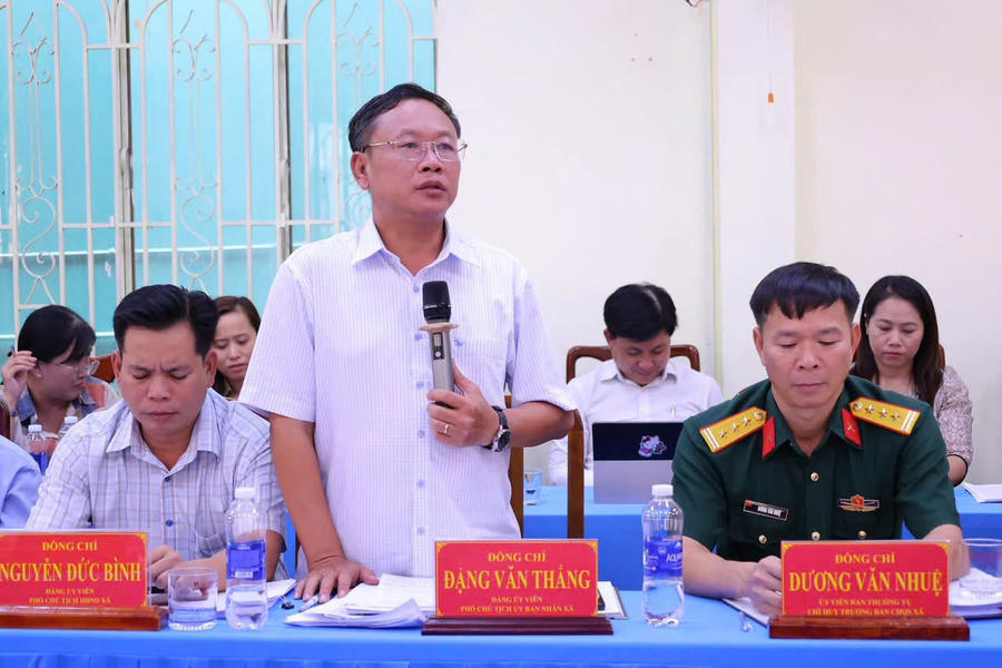 Đại biểu phát biểu ý kiến.