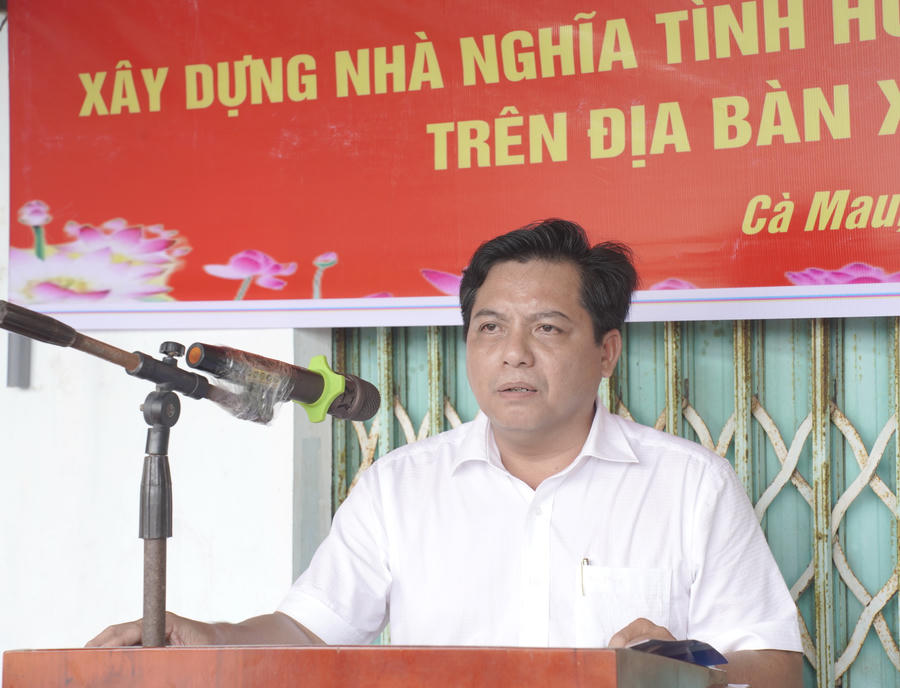 Ông Nguyễn Minh Phụng - Phó Bí thư Đảng ủy, Chủ tịch UBND xã Tân Hưng phát biểu tại buổi lễ.