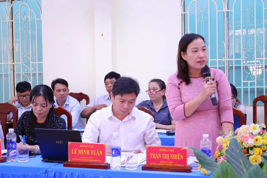 Đại biểu phát biểu ý kiến.