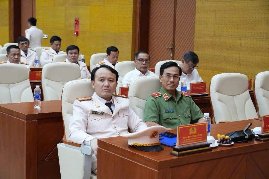 Các đại biểu tham dự chương trình.