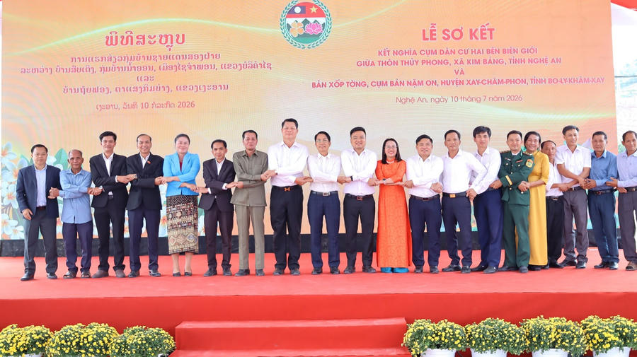 Thắm tình hữu nghị giữa 2 thôn biên giới Việt - Lào.