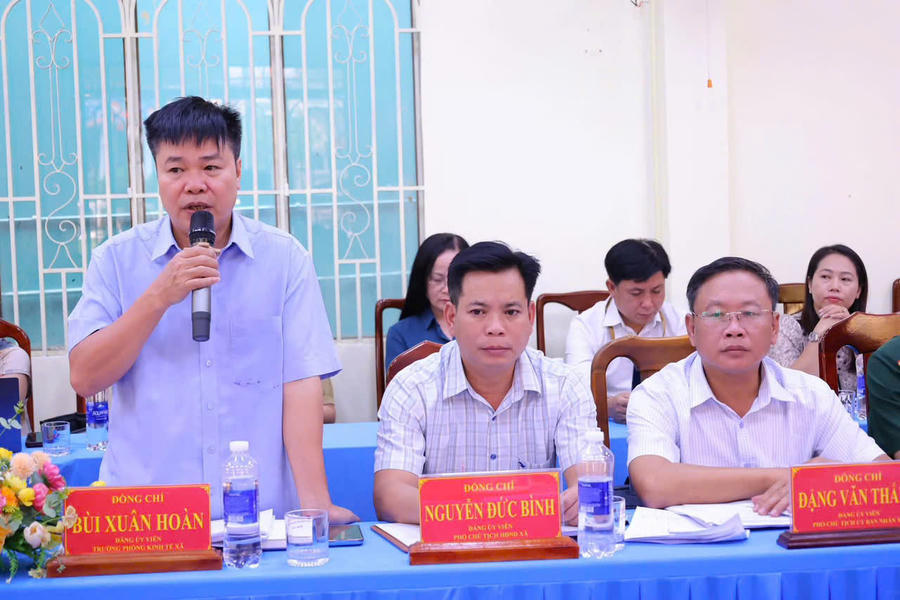Đại biểu phát biểu ý kiến.
