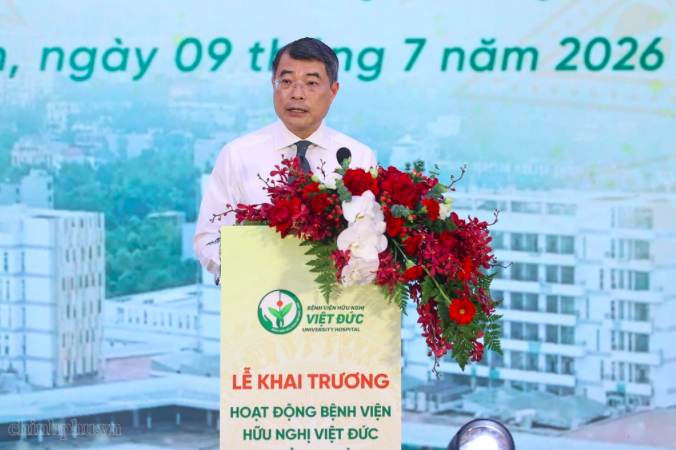 Thủ tướng Lê Minh Hưng nhấn mạnh việc khai trương hoạt động 2 bệnh viện Việt Đức và Bạch Mai có ý nghĩa đặc biệt quan trọng đối với ngành y tế, tỉnh Ninh Bình và các địa phương trong khu vực (Ảnh: Đoàn Bắc).
Thủ tướng Lê Minh Hưng nhấn mạnh việc khai trương hoạt động 2 bệnh viện Việt Đức và Bạch Mai có ý nghĩa đặc biệt quan trọng đối với ngành y tế, tỉnh Ninh Bình và các địa phương trong khu vực (Ảnh: Đoàn Bắc).