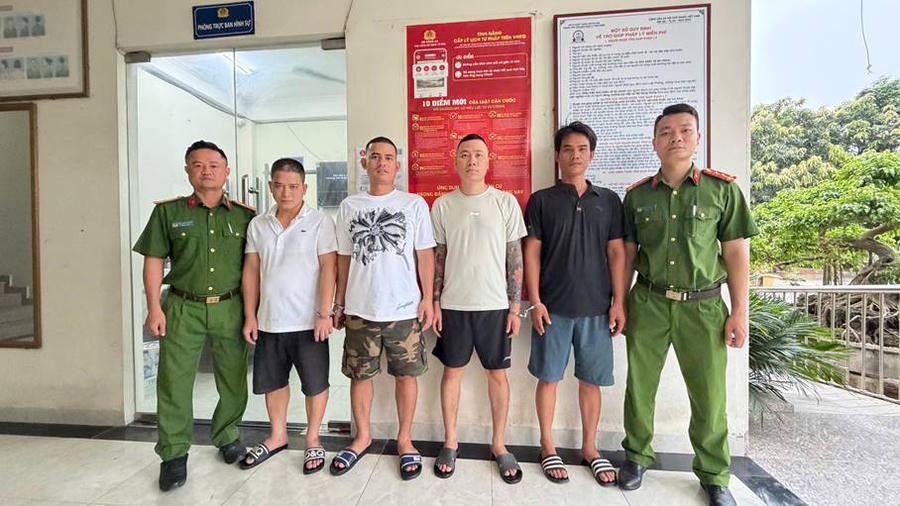Các đối tượng trên.