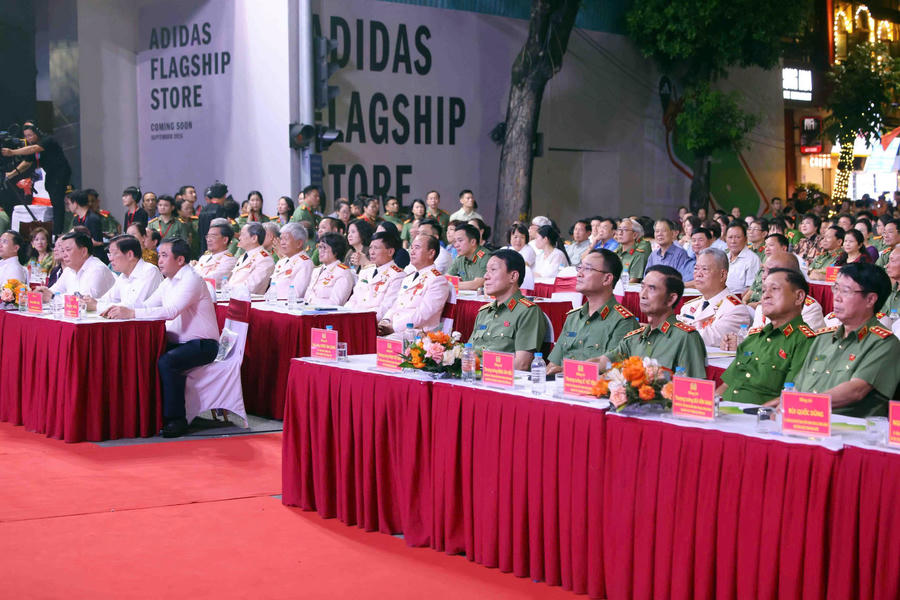 Các đại biểu tham gia chương trình.