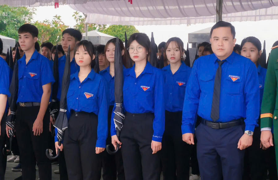 Hơn 200 đoàn viên, thanh niên TP Đồng Nai đã tham gia phục vụ buổi lễ với tinh thần trách nhiệm, nghiêm túc và lòng thành kính