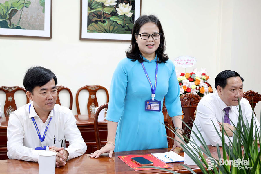 Bà Nguyễn Thị Hương phát biểu nhận nhiệm vụ. Ảnh: Hồ Thảo