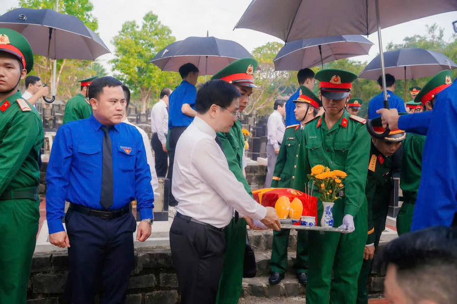 Lễ truy điệu khép lại trong không khí trang nghiêm, nhưng những giá trị về lòng yêu nước, sự biết ơn và trách nhiệm vẫn tiếp tục lan tỏa.