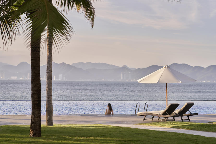 Hồ bơi Windy, Nha Trang Marriott Resort & Spa, Hon Tre Island.