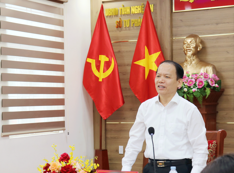 Bộ trưởng Bộ Tư pháp Hoàng Thanh Tùng làm việc với Sở Tư pháp Nghệ An - Ảnh Báo Nghệ An.