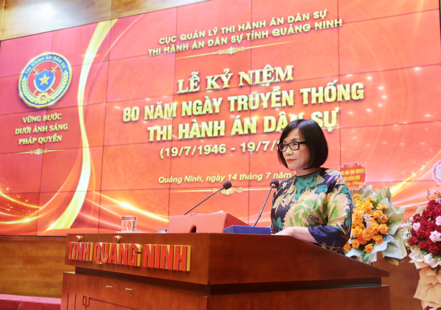 Thứ trưởng Bộ Tư pháp Đặng Hoàng Oanh phát biểu tại lễ kỷ niệm 80 năm Ngày Truyền thống Thi hành án dân sự.