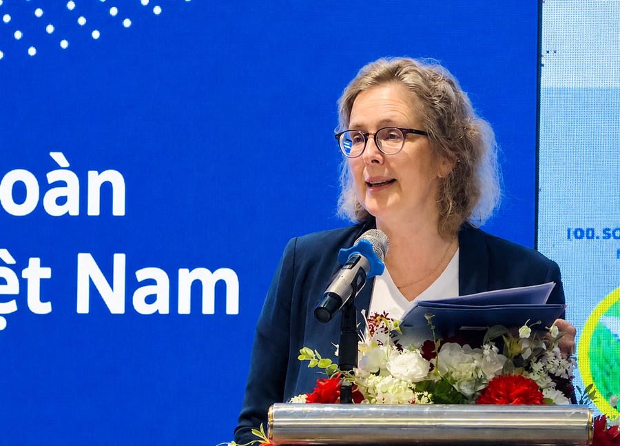 Bà Kristina Buende - Trưởng bộ phận Hợp tác, Phái đoàn Liên minh châu Âu (EU) tại Việt Nam phát biểu chào mừng Hội thảo. (Ảnh: M.T - H.N).