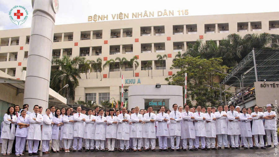 Đội ngũ lãnh đạo, y bác sĩ tại Bệnh viện Nhân dân 115.