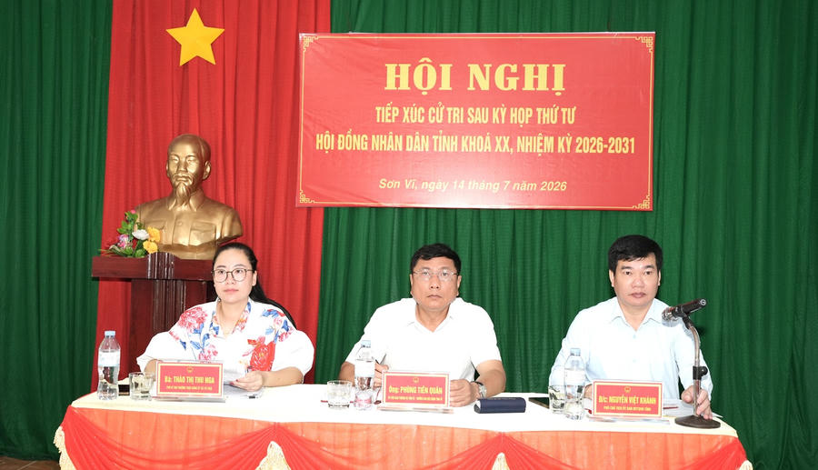 Tổ đại biểu số 4 HĐND tỉnh Tuyên Quang tiếp xúc cử tri tại thôn Lũng Làn, xã Sơn Vĩ.