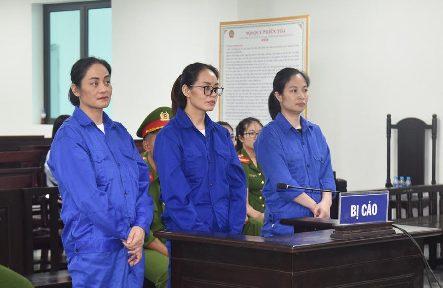 Ba bị cáo tại phiên tòa.