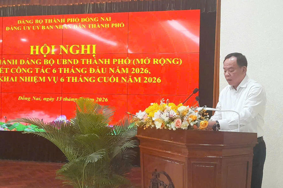 Ông Võ Tấn Đức, Phó Bí thư Thành ủy đại diện lãnh đạo các ban Đảng Thành ủy tham gia hội nghị.