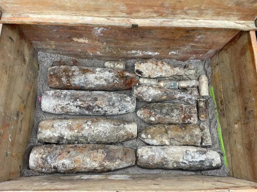 Lực lượng chức năng xác định hầm chứa có 18 vật liệu nổ thuộc nhiều chủng loại khác nhau.