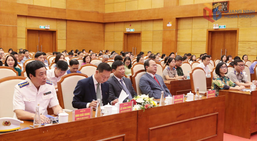 Các đại biểu dự lễ kỷ niệm.