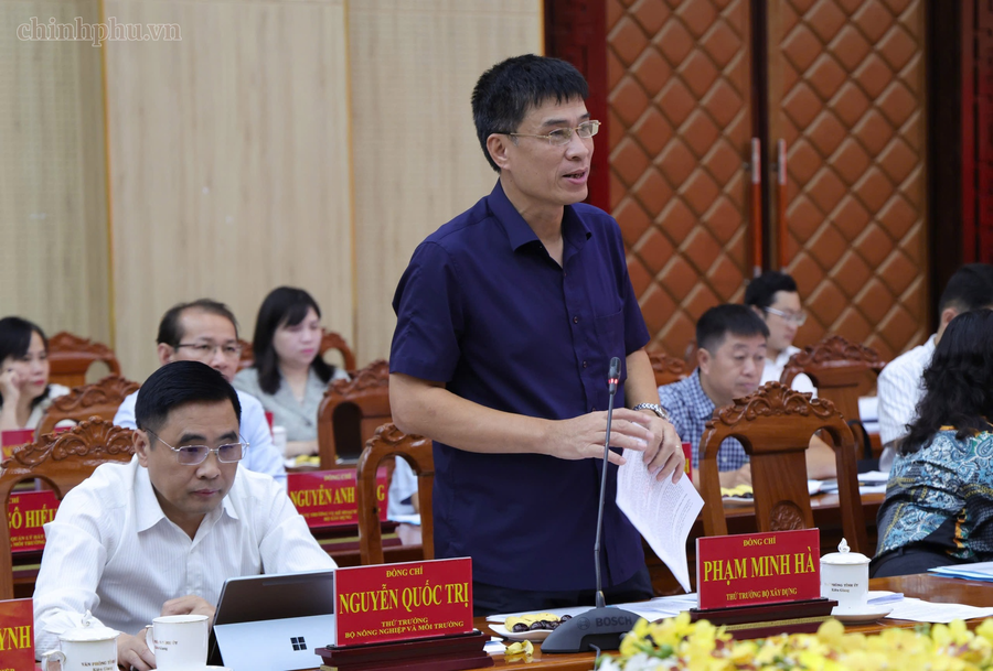 Thứ trưởng Bộ Xây dựng Phạm Minh Hà đánh giá An Giang đã triển khai tích cực cải cách thủ tục hành chính và chuyển đổi số trong lĩnh vực xây dựng - Ảnh: VGP/Gia Huy