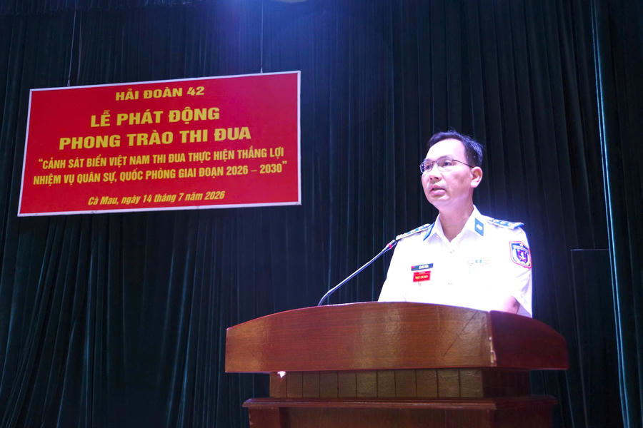 Thượng tá Lê Đức Tuấn, Hải đoàn trưởng phát động phong trào thi đua (Ảnh: Văn Mẫn) Thượng tá Lê Đức Tuấn, Hải đoàn trưởng phát động phong trào thi đua (Ảnh: Văn Mẫn)