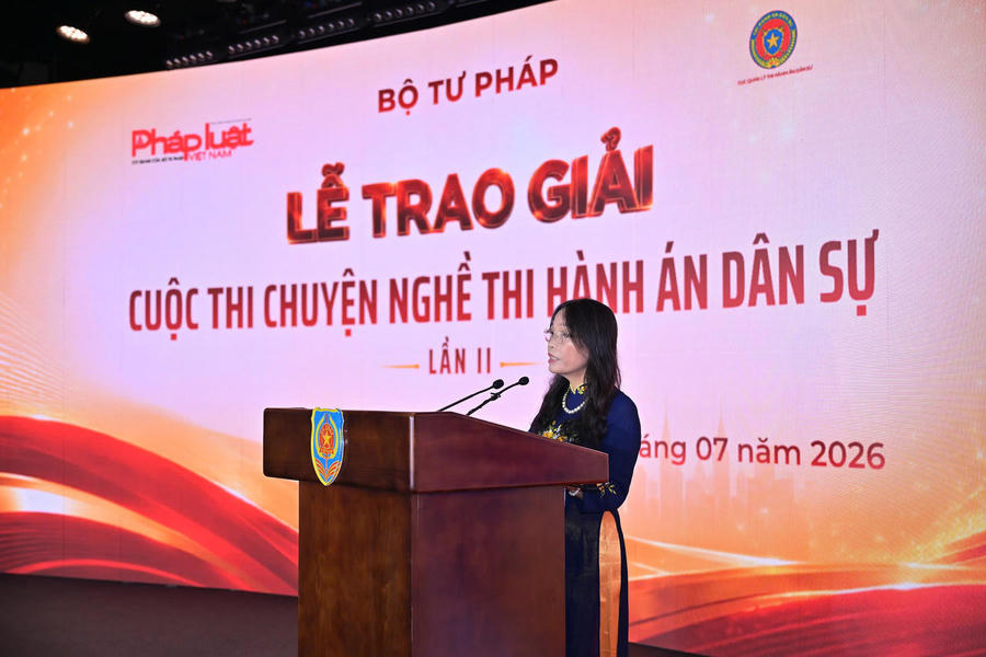 Bà Lê Thị Kim Dung, nguyên Vụ trưởng Vụ Nghiệp vụ 1 phát biểu.