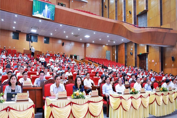 Các đại biểu tham dự hội nghị.