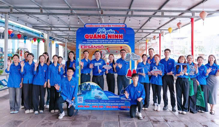 Đoàn phường Tuần Châu phối hợp với Đoàn Ban Quản lý Di sản thế giới Vịnh Hạ Long - Yên Tử triển khai Không gian trải nghiệm "Check-in Di sản số". Đoàn phường Tuần Châu phối hợp với Đoàn Ban Quản lý Di sản thế giới Vịnh Hạ Long - Yên Tử triển khai Không gian trải nghiệm "Check-in Di sản số".