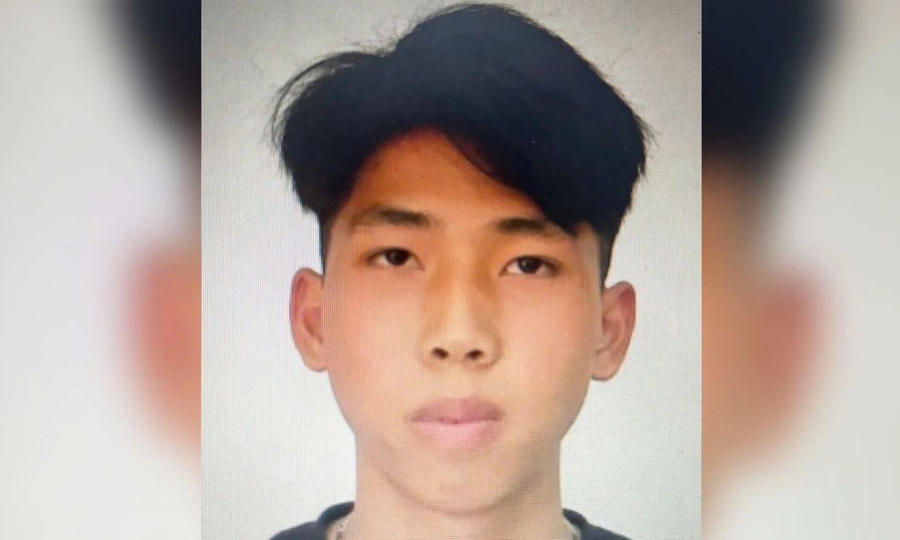 Công an thông báo truy tìm đối tượng Lê Văn Đông. (Ảnh: Công an Tuyên Quang)
.
