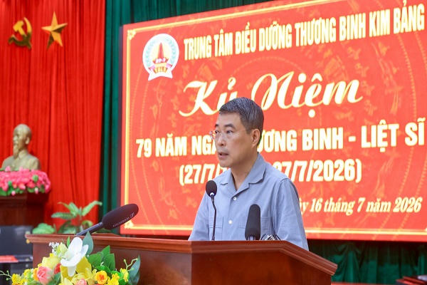 Thủ tướng Lê Minh Hưng phát biểu tại buổi thăm, tặng quà.