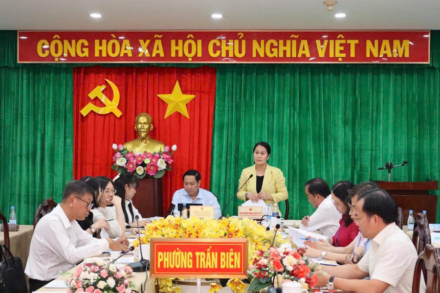 Bà Đặng Minh Nguyệt - Ủy viên Ban Thường vụ Thành ủy, Phó Chủ tịch Thường trực HĐND thành phố Đồng Nai phát biểu tại buổi làm việc.