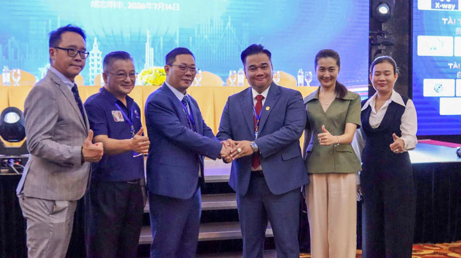 Đại diện các tổ chức, hiệp hội trao đổi cơ hội hợp tác thương mại và đầu tư.