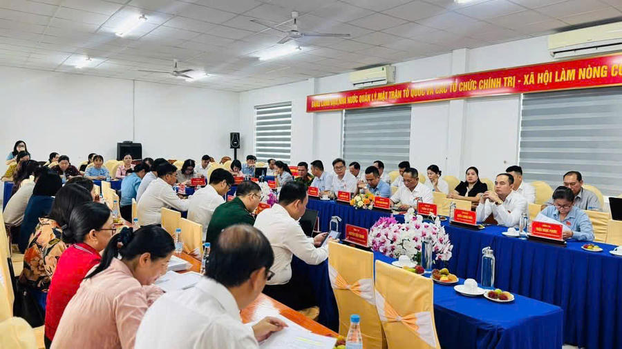 Các đại biểu tham dự hội nghị.