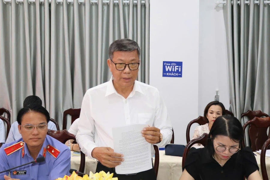 Các đại biểu phát biểu tại buổi làm việc.