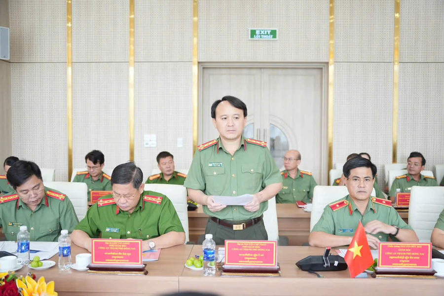 Ban Giám đốc Công an thành phố phát biểu ý kiến tại Hội nghị.