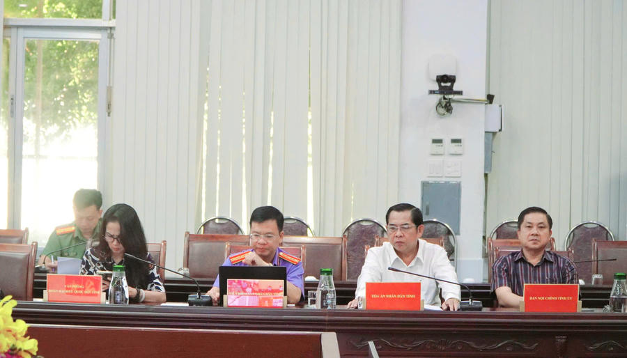 Các đại biểu tham dự hội nghị.