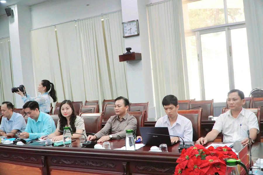 Các đại biểu tham dự hội nghị.