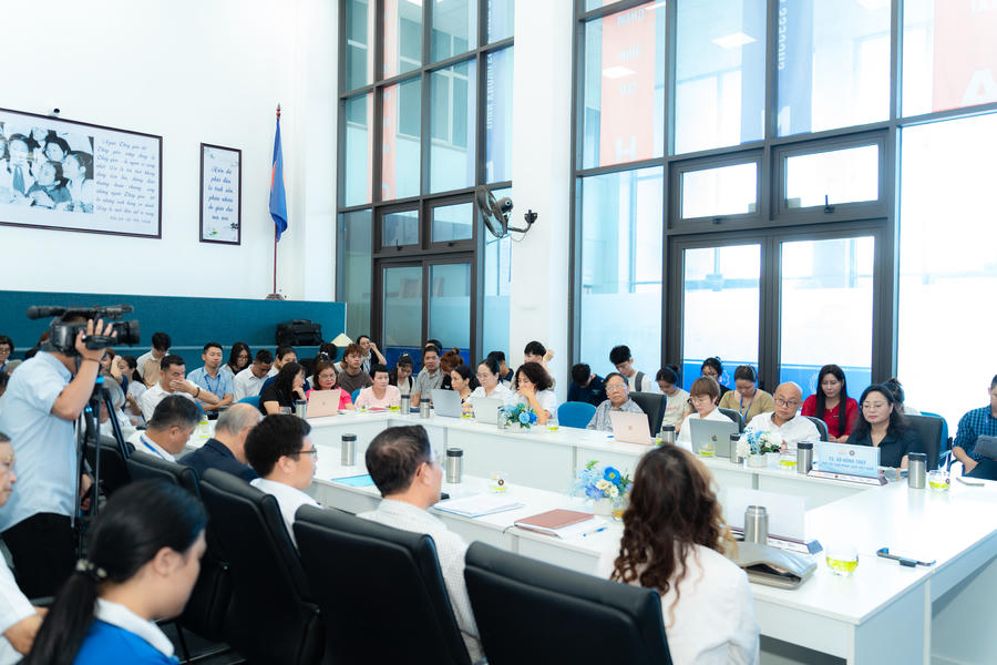 Đại biểu tham dự Hội thảo trao đổi, thảo luận về các vấn đề pháp lý trong bối cảnh hội nhập quốc tế và kinh tế số