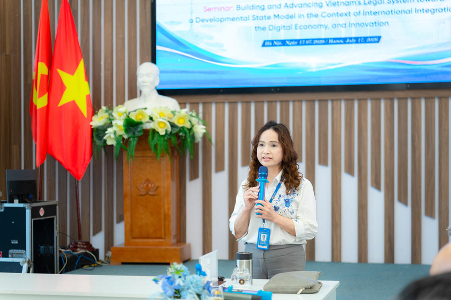 PGS.TS. Đào Thị Ái Thi, Phó Hiệu trưởng Trường Đại học Thành Đô, kiêm Viện trưởng Viện Quản trị và Công nghệ phát biểu khai mạc Hội thảo