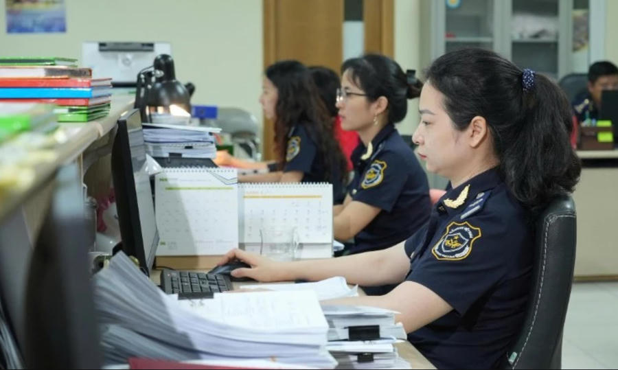 Trong 6 tháng đầu năm 2026, ngành Hải quan đã phân luồng thông suốt hơn 12,4 triệu tờ khai hải quan. Ảnh minh hoạ