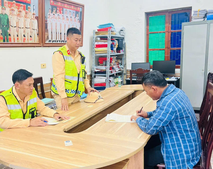 Lực lượng CSGT xử lý nghiêm trường hợp vi phạm.