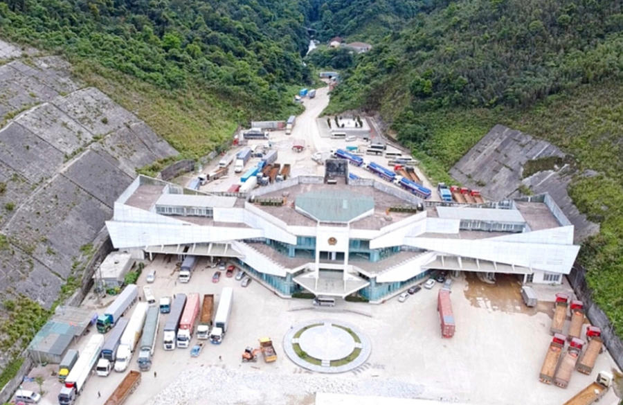 Toàn cảnh Cửa khẩu Quốc tế Cầu Treo.