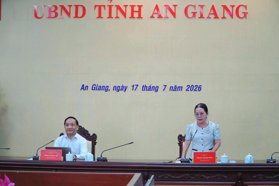 Bà Phạm Thị Hương, Phó Giám đốc Sở Tư pháp tỉnh An Giang phát biểu tại hội nghị.