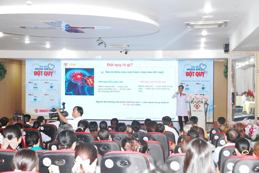 Quang cảnh chương trình "Tư vấn giáo dục sức khỏe cộng đồng năm 2026" với chuyên đề phòng ngừa đột quỵ diễn ra tại Bệnh viện Đa khoa Thanh Vũ Medic Bạc Liêu.