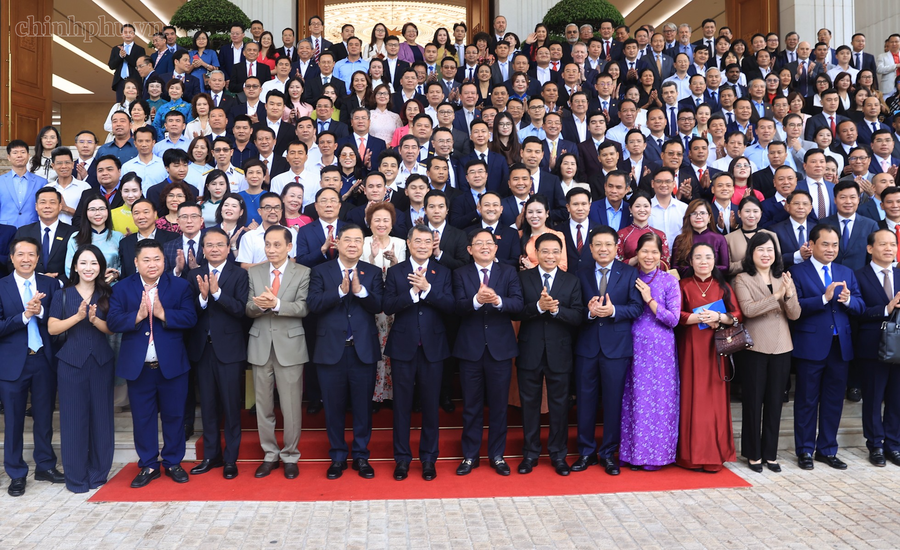 Thủ tướng và các đại biểu dự Hội nghị. (Ảnh: VGP/Nhật Bắc
)