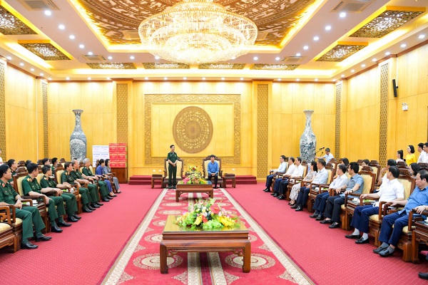 Quang cảnh buổi làm việc.