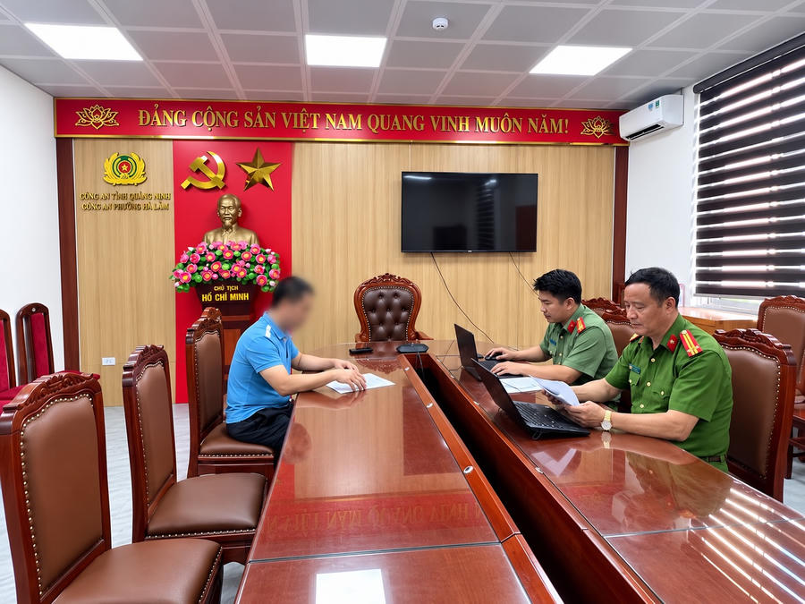 Phòng An ninh nội địa Công an tỉnh Quảng Ninh làm việc làm việc với quản trị viên hội, nhóm mạng xã hội. Phòng An ninh nội địa Công an tỉnh Quảng Ninh làm việc làm việc với quản trị viên hội, nhóm mạng xã hội.