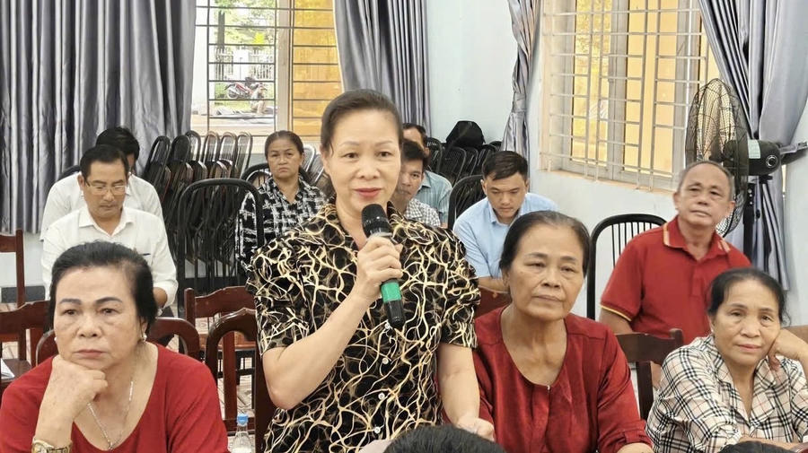 Các đại biểu phát biểu ý kiến.