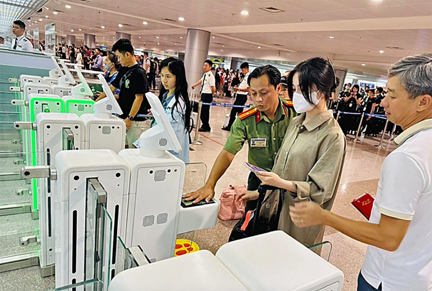 Các bộ, ngành, địa phương phối hợp quản lý xuất, nhập cảnh, cư trú của người nước ngoài tại Việt Nam. Các bộ, ngành, địa phương phối hợp quản lý xuất, nhập cảnh, cư trú của người nước ngoài tại Việt Nam.