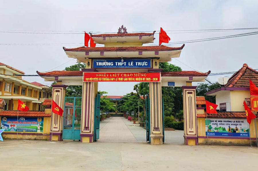 Trường THPT Lê Trực nơi xảy ra vụ việc.